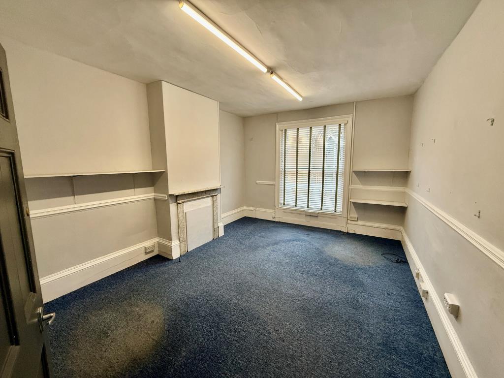 Lot: 44461 - ATTRACTIVE PERIOD BUILDING WITH POTENTIAL - First floor